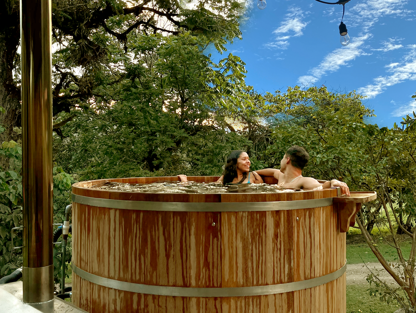 TINA CALIENTE AL AIRE LIBRE